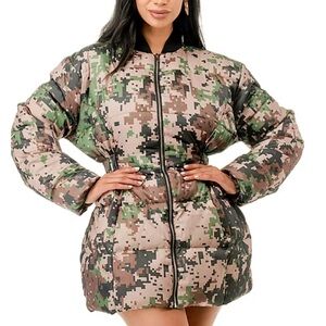Nichole Lynel - Camouflage Puffer Jacket - Medium - NWT